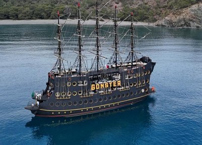 Kemer Gonster Pirate Ship